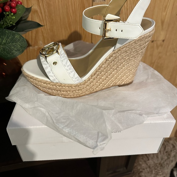Micheal Kors high heel wedges white size 8 - Picture 3 of 3